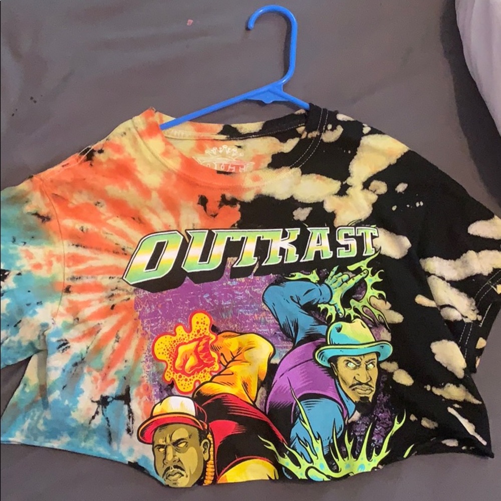 cropped outkast graphic tee